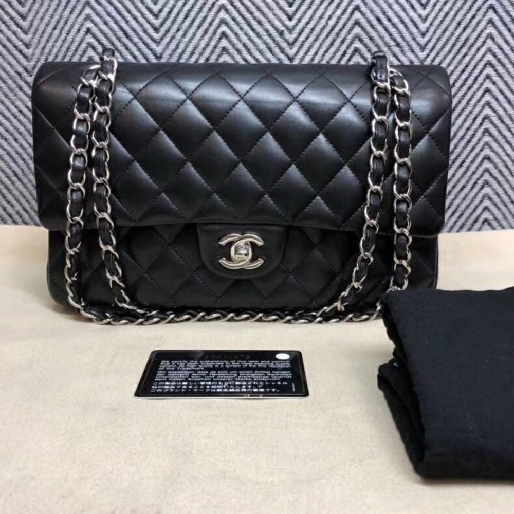 CHANEL black Lambskin Classic Flap Medium SHW